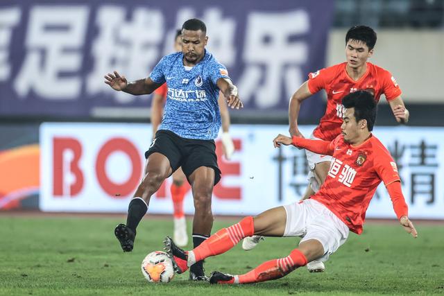 哈登23+11库里两次崴脚提前伤退 快船力克勇士