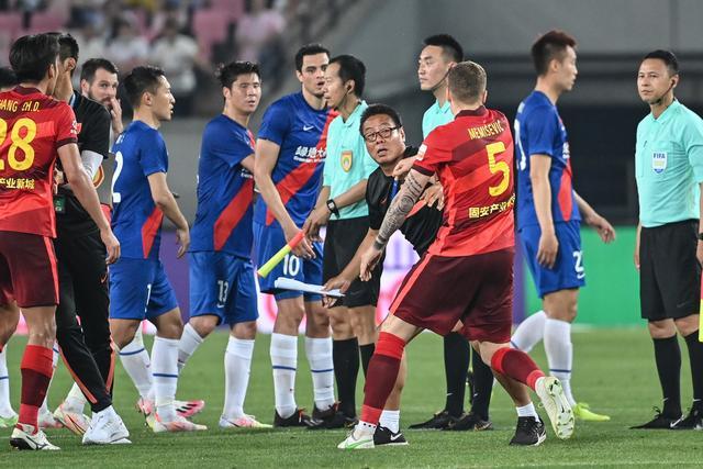 女排土超费内巴切3-0完胜土航领跑 瓦基弗暂列第3